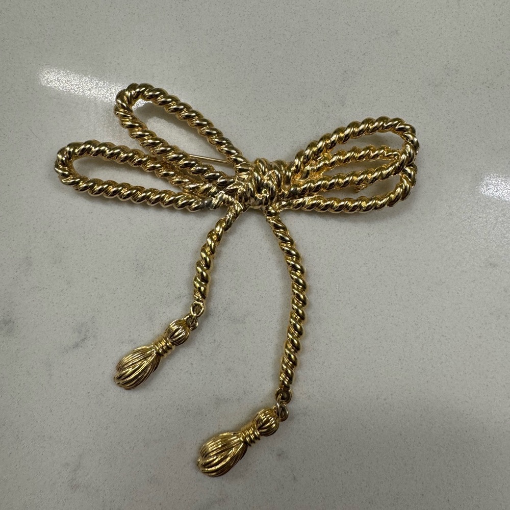 Vintage Gold Tone Bow Brooch Preowned